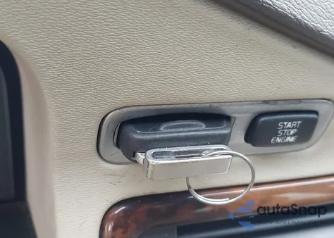 2011 Volvo Xc70 T6 z USA, uszkodzony, nr VIN YV4902BZ1B1101184